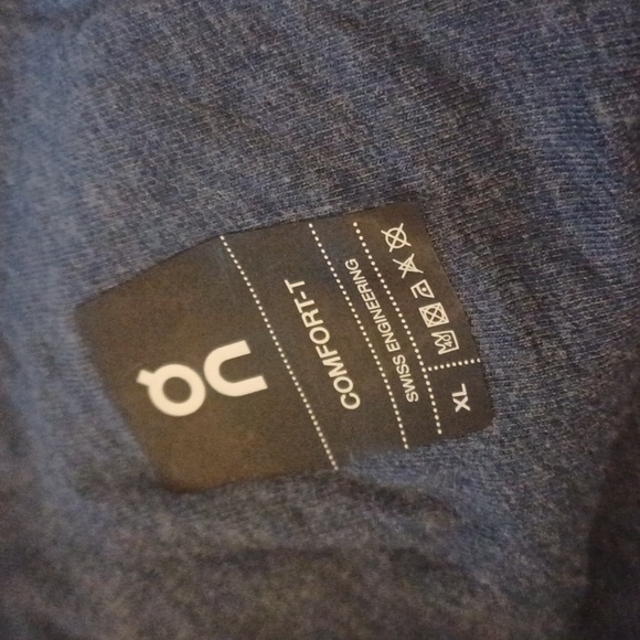 Cloud Other - ON Cloud XL Athletic SS Tee Zippered Side Pockets Charcoal Gray EUC